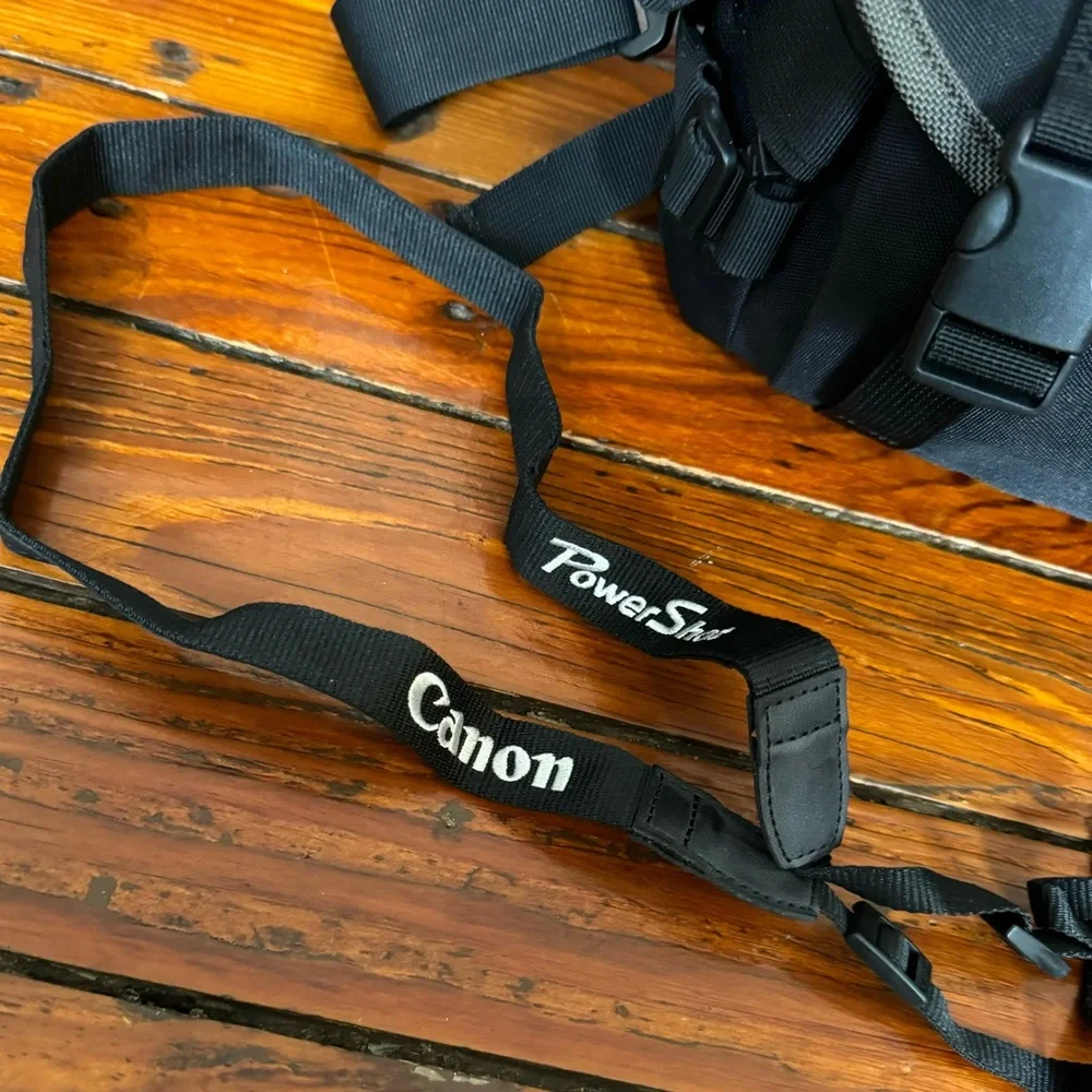 Canon Padded Camera & Gadget Shoulder Bag Black